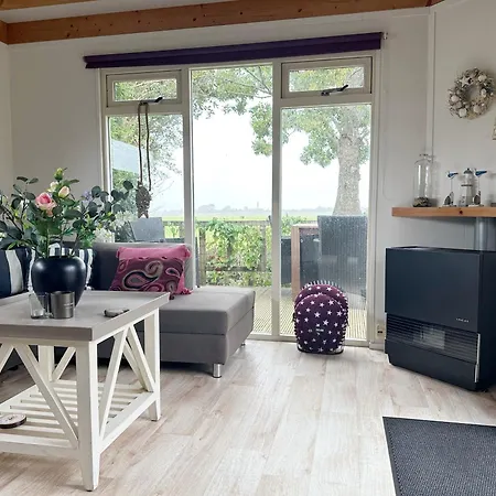 560 Op Recreatiepark De Wielen Chalet