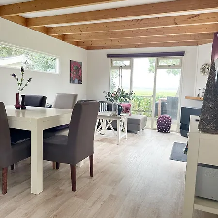 560 Op Recreatiepark De Wielen Chalet