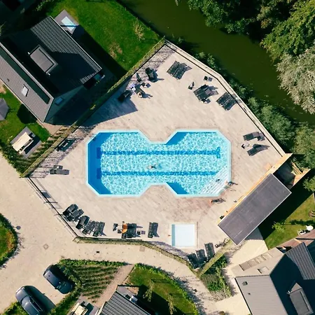 560 Op Recreatiepark De Wielen Chalet